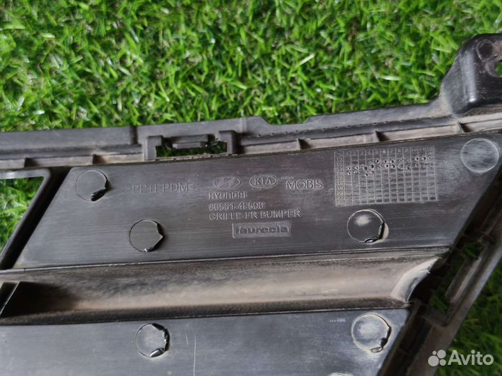 Решетка бампера 86561-4L500 Hyundai Solaris