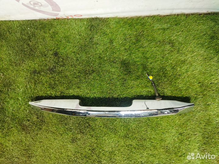 Ручка двери багажника Cadillac Escalade GMT900