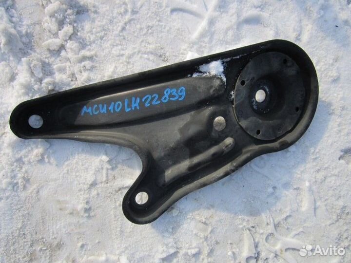 Кронштейн балки двигателя левый Toyota Harrier