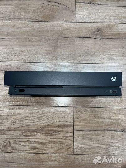Xbox One X 1TB