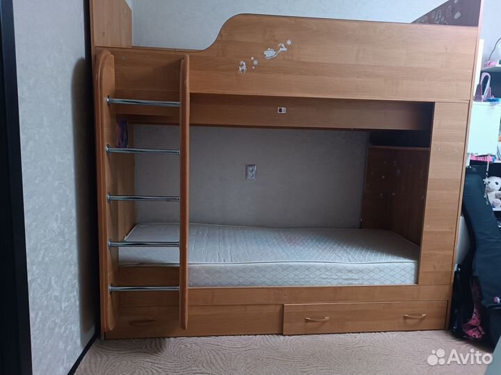 Двухъярусная кровать