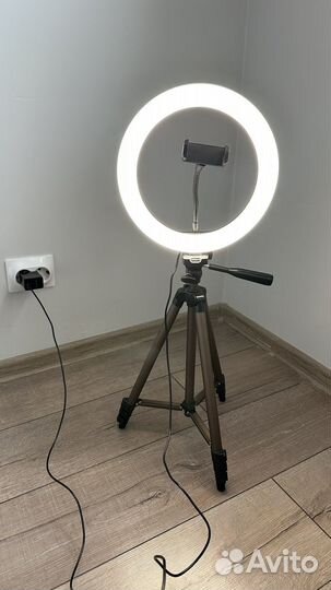 Кольцевая лампа со штативом Samsung