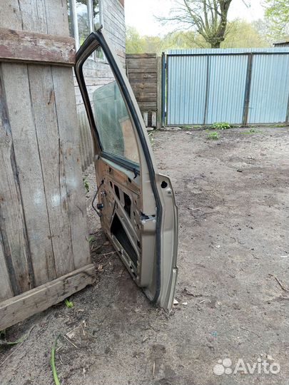 Дверь передняя правая на мерседес 190