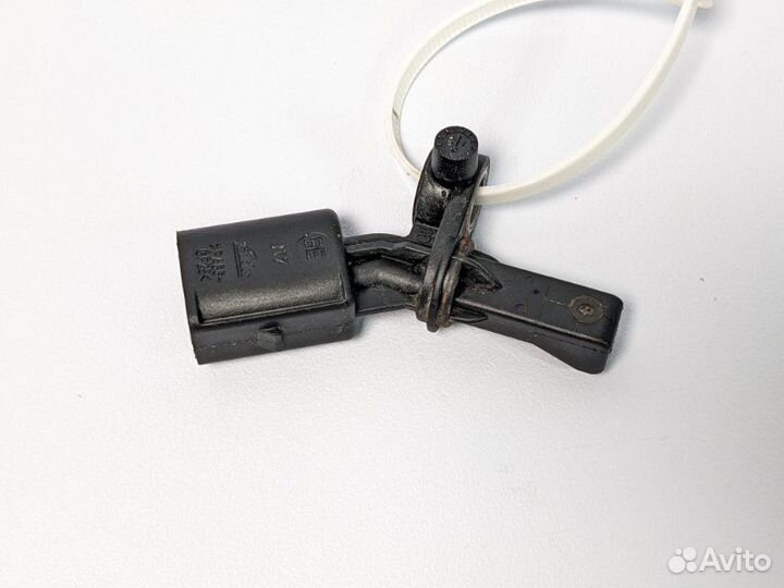 Датчик ABS задний левый Skoda Rapid 1.6 CWV 110