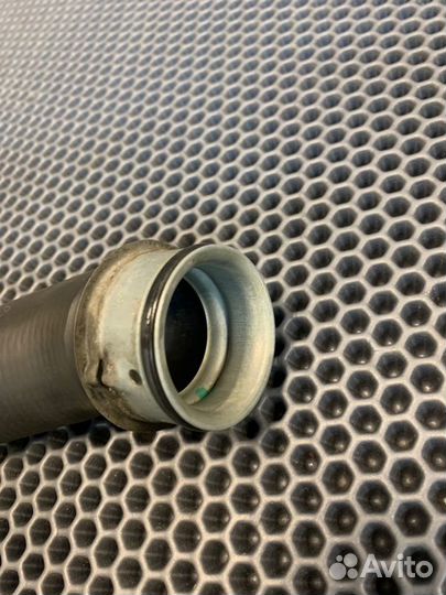 Патрубок системы охлаждения левый Porshe Panamera