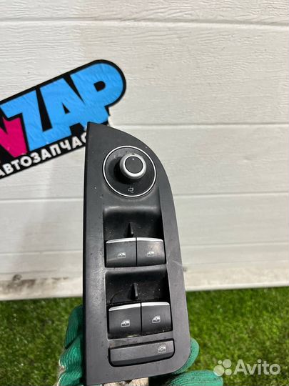 Блок управления стеклоподъемниками передней левой