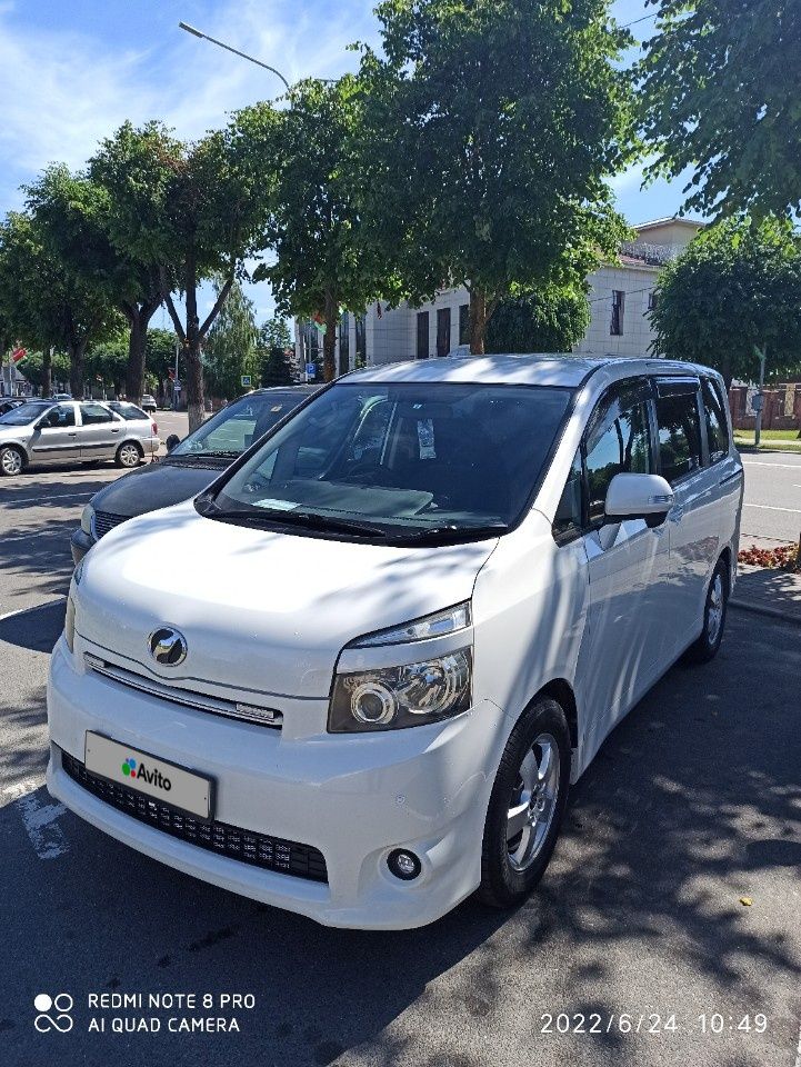 Toyota Voxy: фото владельца