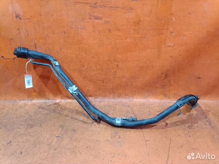 Горловина бака Toyota Noah ZRR70G