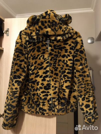 Искусственная шуба короткая с капюшоном