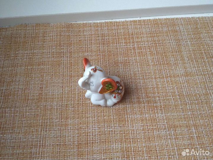 Фигурки слонов из фарфора