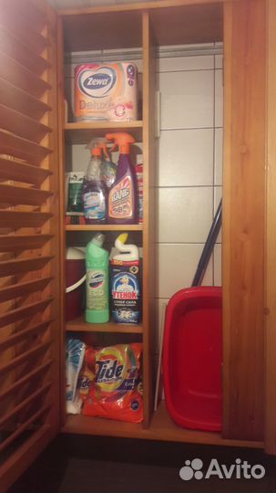 Шкаф с жалюзийной дверью