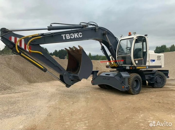 Стекло лобовое нижнее на экскаватор Твэкс ек ет