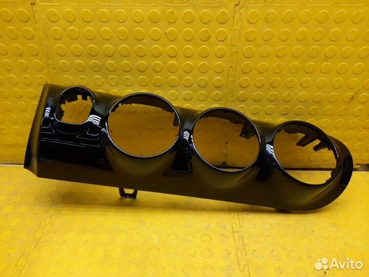 Декоративная накладка на торпедо Mercedes-Benz