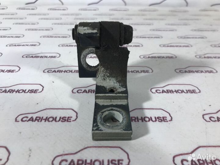 Петля двери передняя левая Volkswagen Passat B5+