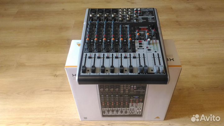 Behringer Xenyx X1204USB микшерный пульт с USB