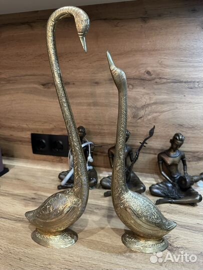 Статуэтка лебеди