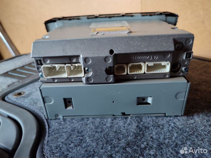 Штатная магнитола toyota avensis2