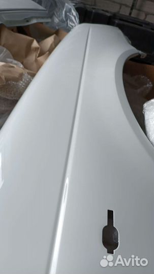 Крыло переднее правое приора белый цвет