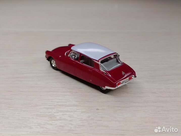 A27.1) Citroen DS 19 (1957-1969) тёмно-красный