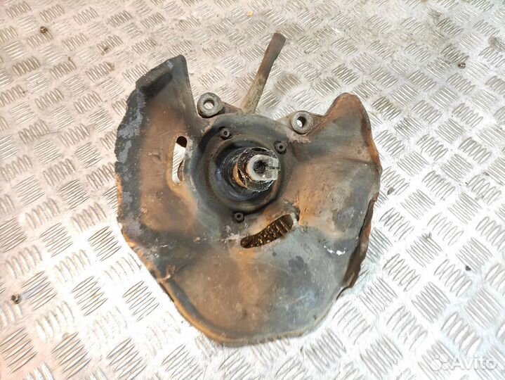 Кулак поворотный передний левый E 124