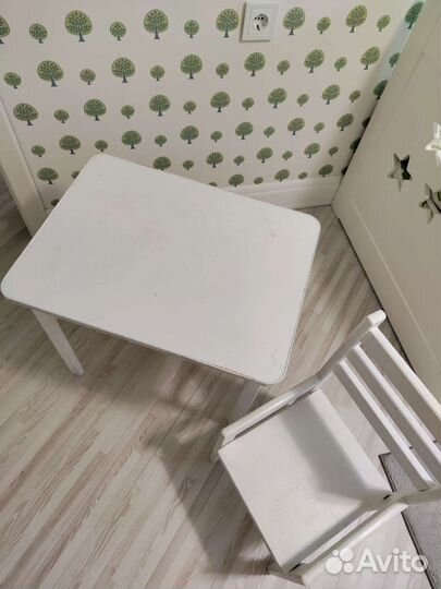 Детский стол и стульчик белые
