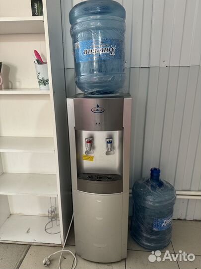 Кулер для воды напольный