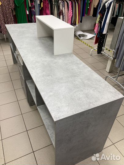 Ресепшен стол с денежным ящиком