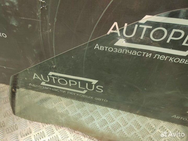 Стекло двери переднее левое Audi 80 седан 1.8 RU
