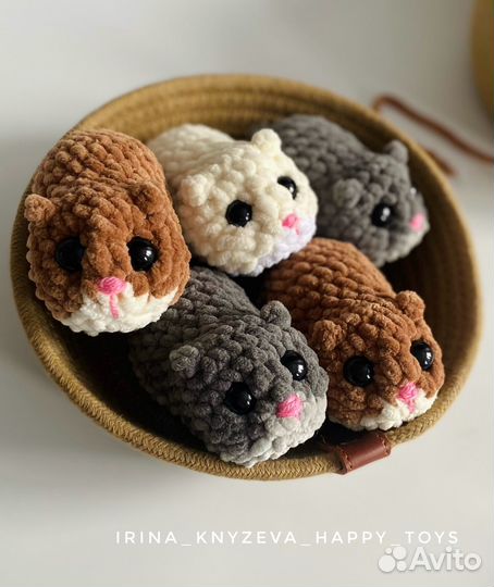 Вязаная игрушка. Грустный хомяк