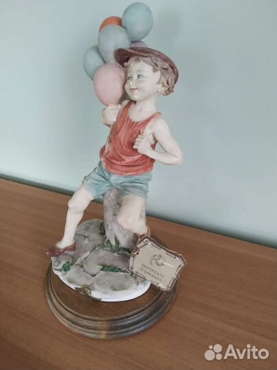 Фарфоровая статуэтка Capodimonte