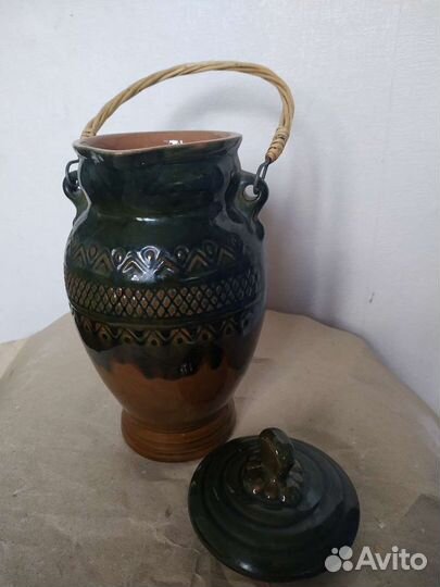 Продается глиняный кувшин с ручкой