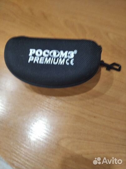 Футляр и очки