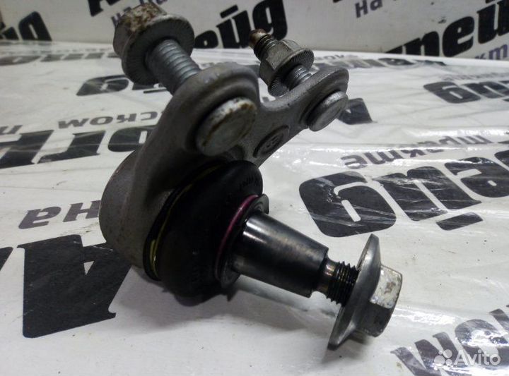 Шаровая опора передняя правая Volkswagen Passat