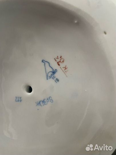 Девушка с малахитовой шкатулкой статуэтка б/у