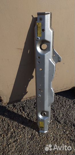 Планка радиатора Prius 20