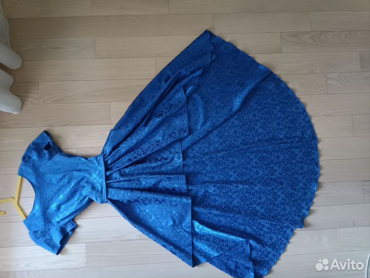 Платье нарядное 42