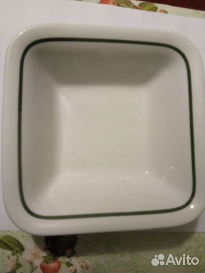 Тарелка старинная квадратная