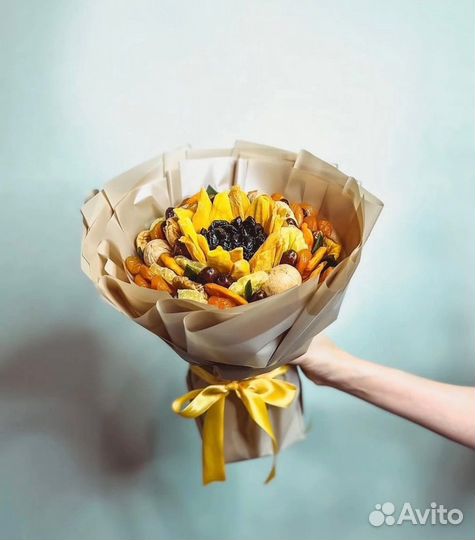 Сьедобные букеты из сухофруктов и орехов