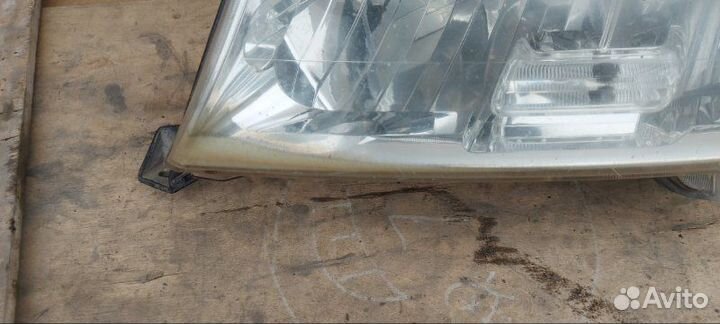 Фара галогеновая передняя левая Toyota Land