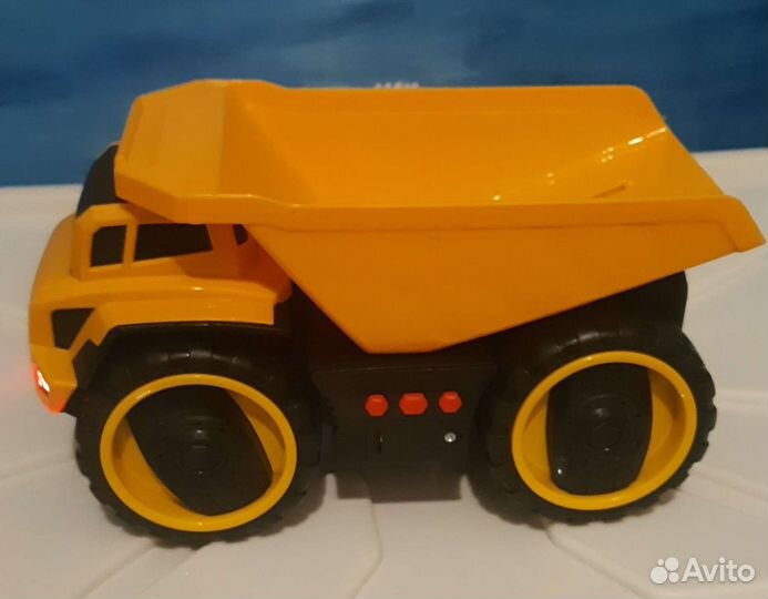 Игрушка самосвал