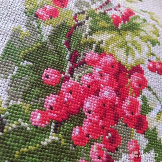 Картина вышитая крестом Смородина