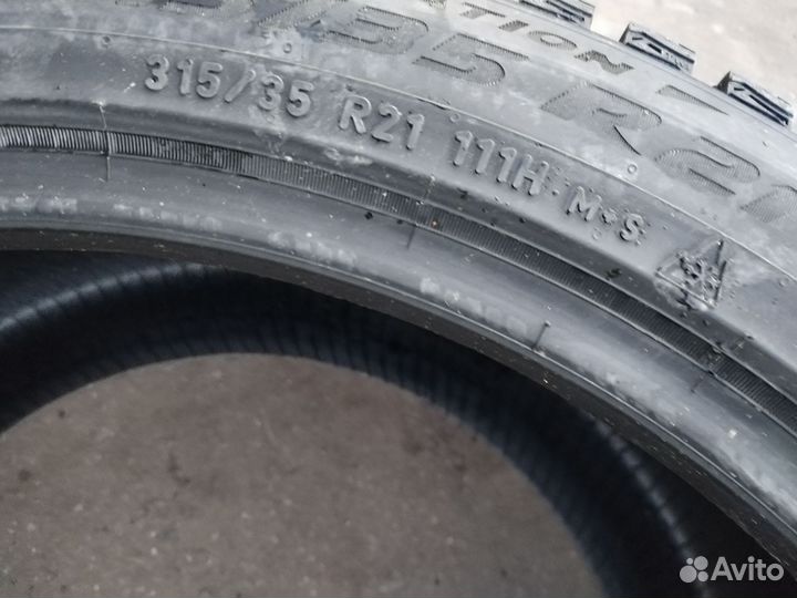 Pirelli Scorpion Ice Zero 2 275/40 R21 и 315/35 R21 107H
