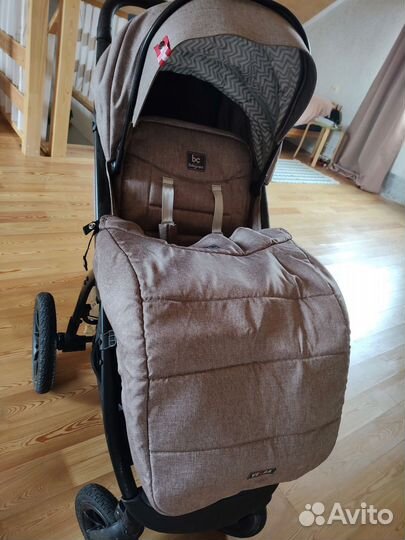 Прогулочная коляска с надувными колесами