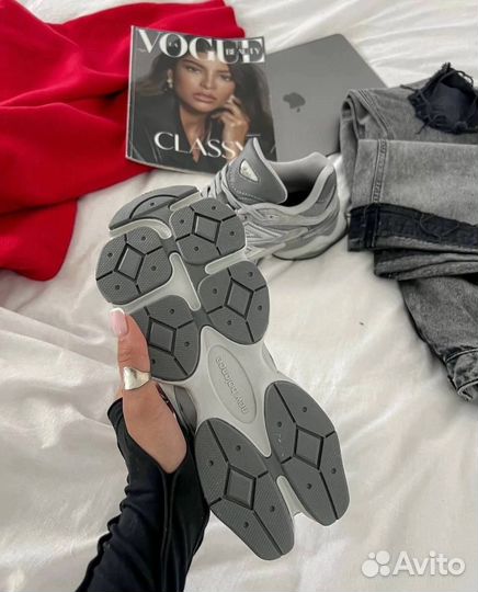 Женские кроссовки New Balance 9060