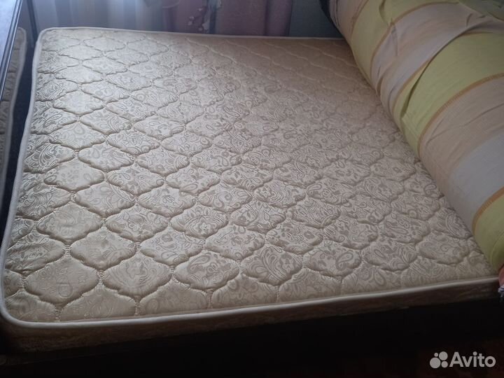Кровать двухспальная с матрасом бу