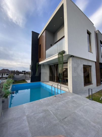 Коттедж 180 м² на участке 5 сот.