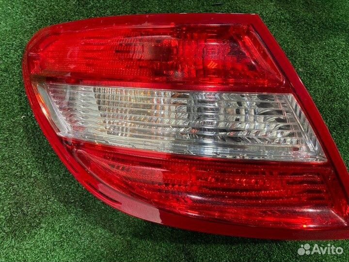 Фонарь задний левый Mercedes-Benz C-Class W204