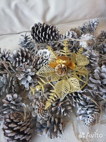 Новогодние игрушки, шишки крашенные