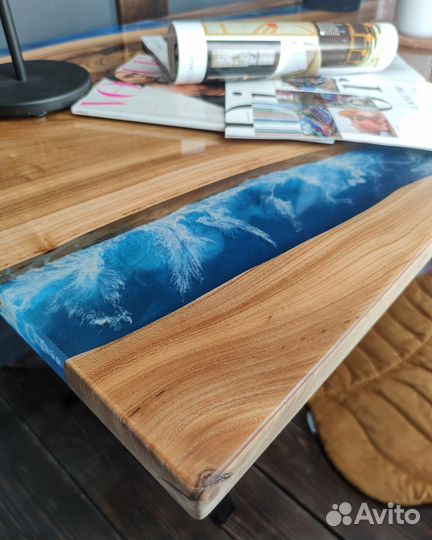 Стол из слэба вяза и эпоксидной смолы