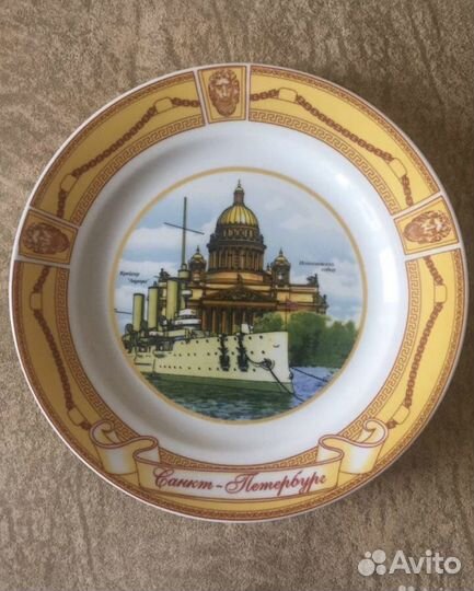 Настенная тарелка